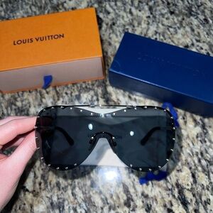 LOUIS VUITTON- The Party Mask Blue Sunglasses